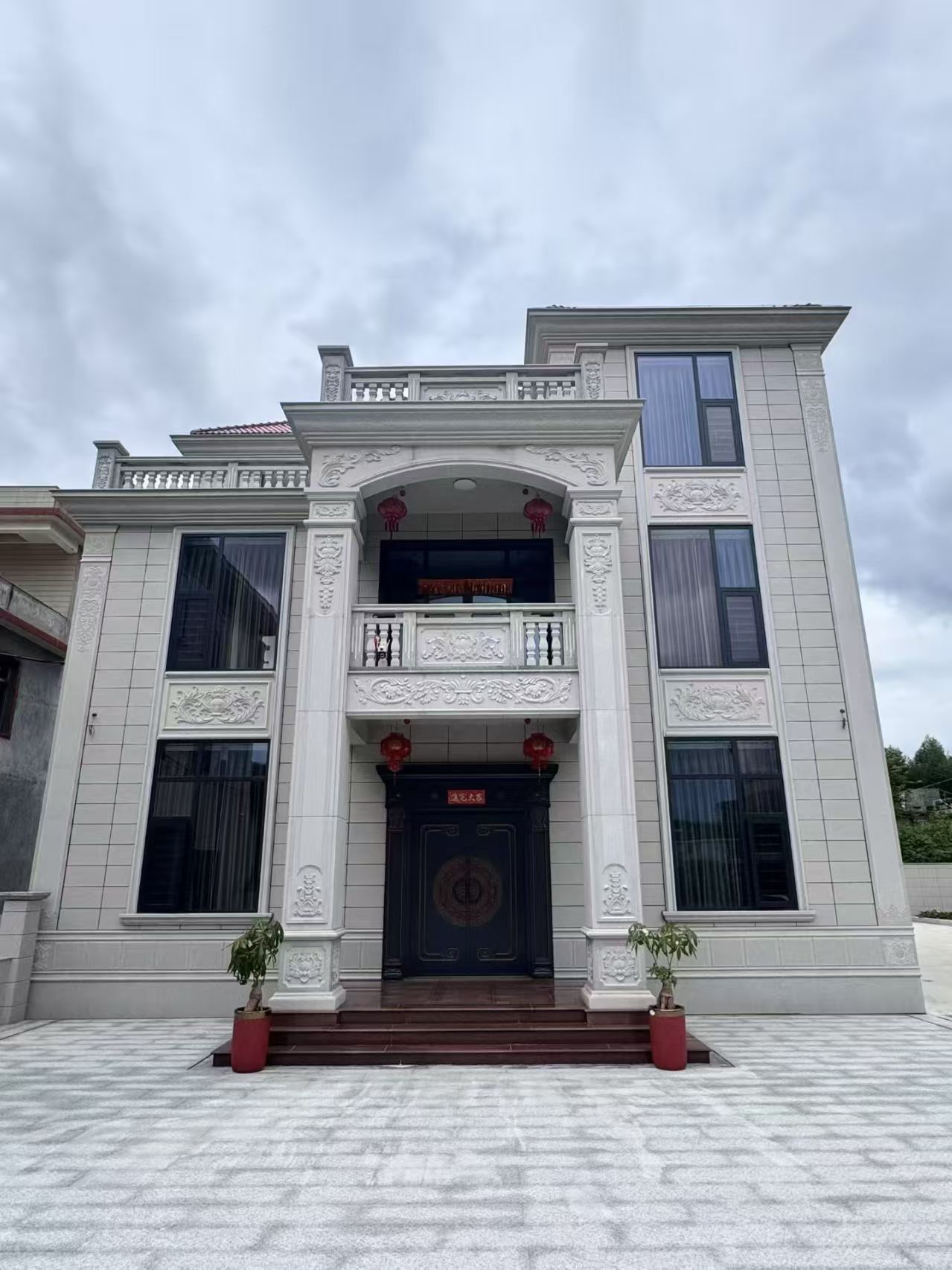 河池 芝麻白石材别墅干挂案例展示