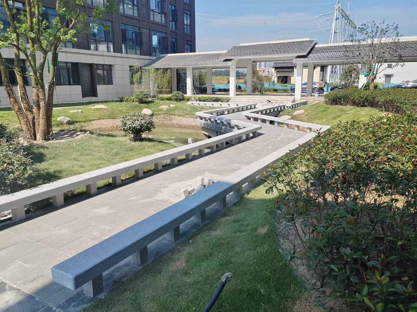 河池 芝麻灰小区坐凳&栏杆安装效果